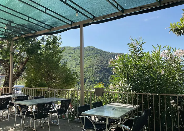 乌里赛杜酒店 * Bustanico